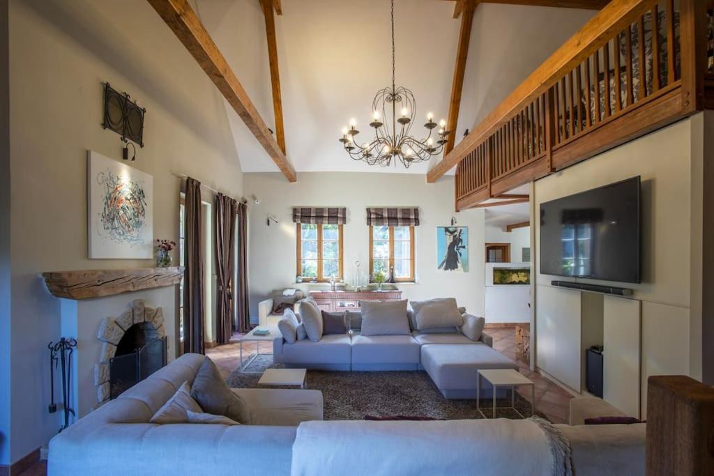 7 Bedroom Secluded Villa Close To Prague Říčany Kültér fotó