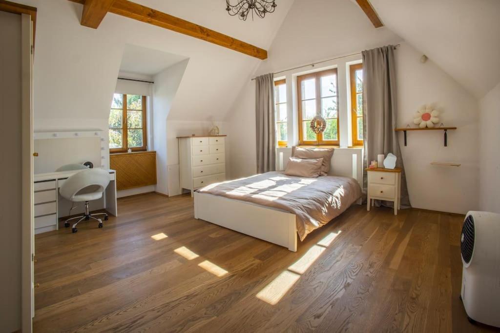 7 Bedroom Secluded Villa Close To Prague Říčany Kültér fotó
