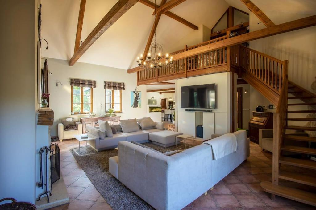 7 Bedroom Secluded Villa Close To Prague Říčany Kültér fotó